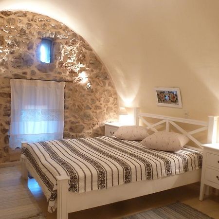 شقة To Petradi Avgonima الغرفة الصورة