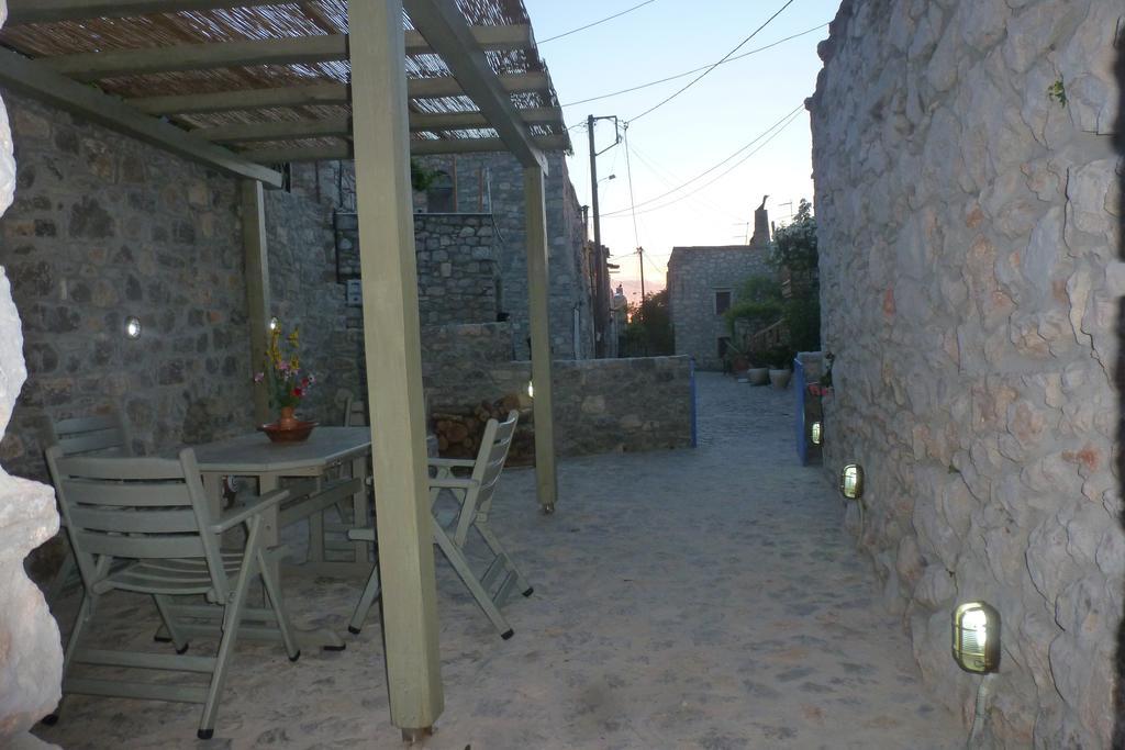 شقة To Petradi Avgonima الغرفة الصورة